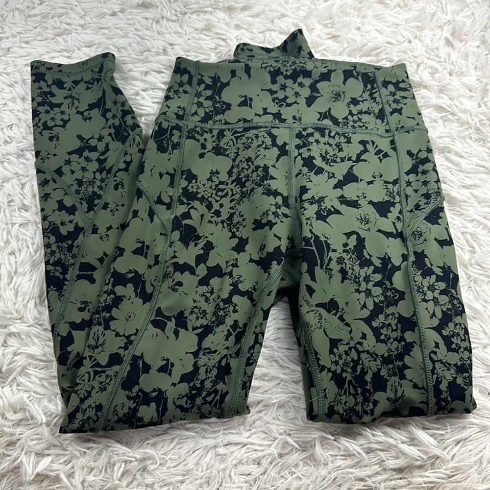 Lululemon In Movement 7/8 Tight *Everlux 25" Efflorescent Barracks Green Black